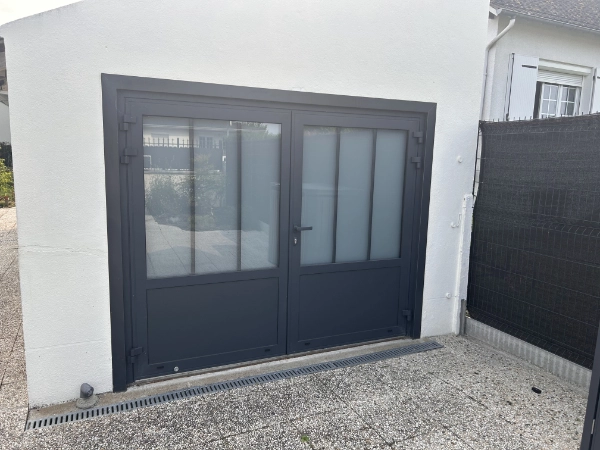Porte garage battante 1